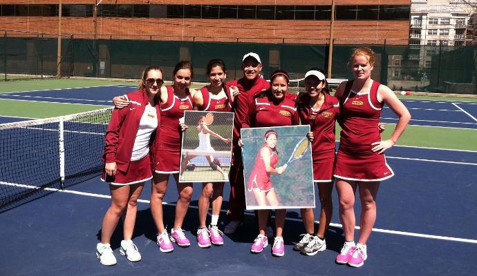 Jessica Nunez (3rd from left) and Sofia Leon (3rd from right) were both victorious on Senior Day.