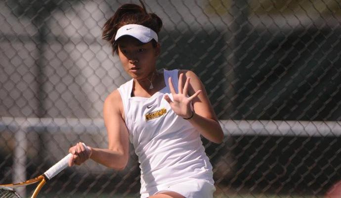 Junior Peerada Looareesuwan won her No. 2 doubles and No. 2 singles matches.