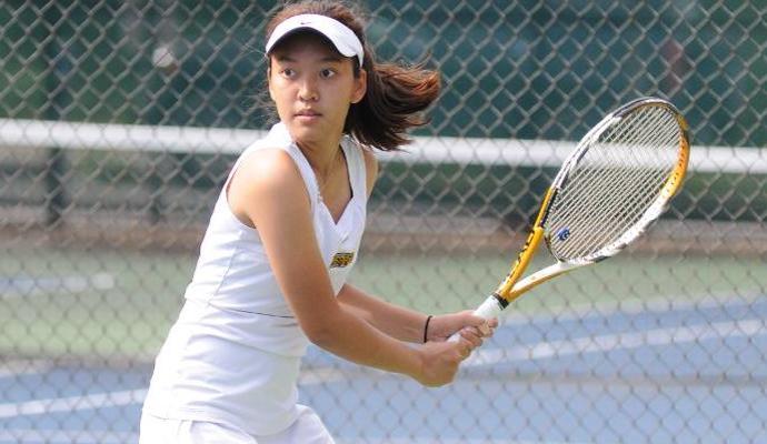 Junior Peerada Looareesuwan earned an impressive singles win over the No. 15 ranked individual player in the East Region.