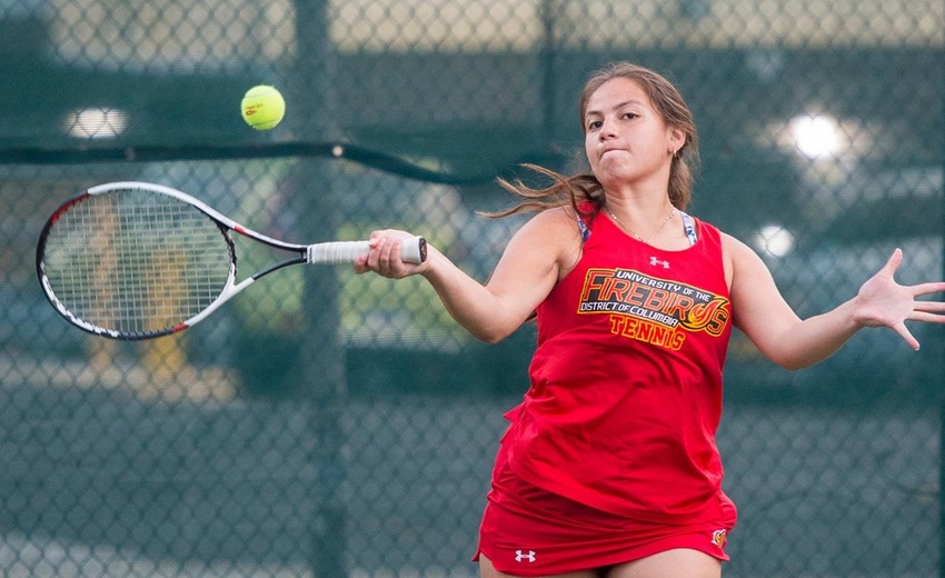 Castrillon earned her 2nd straight win at No. 6 singles.